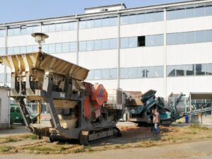 Erection of a mobile crusher