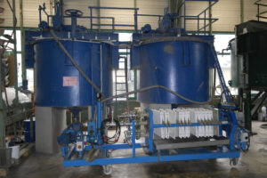 Chamber filter presses and thickeners