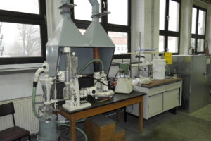 Laboratory air separator